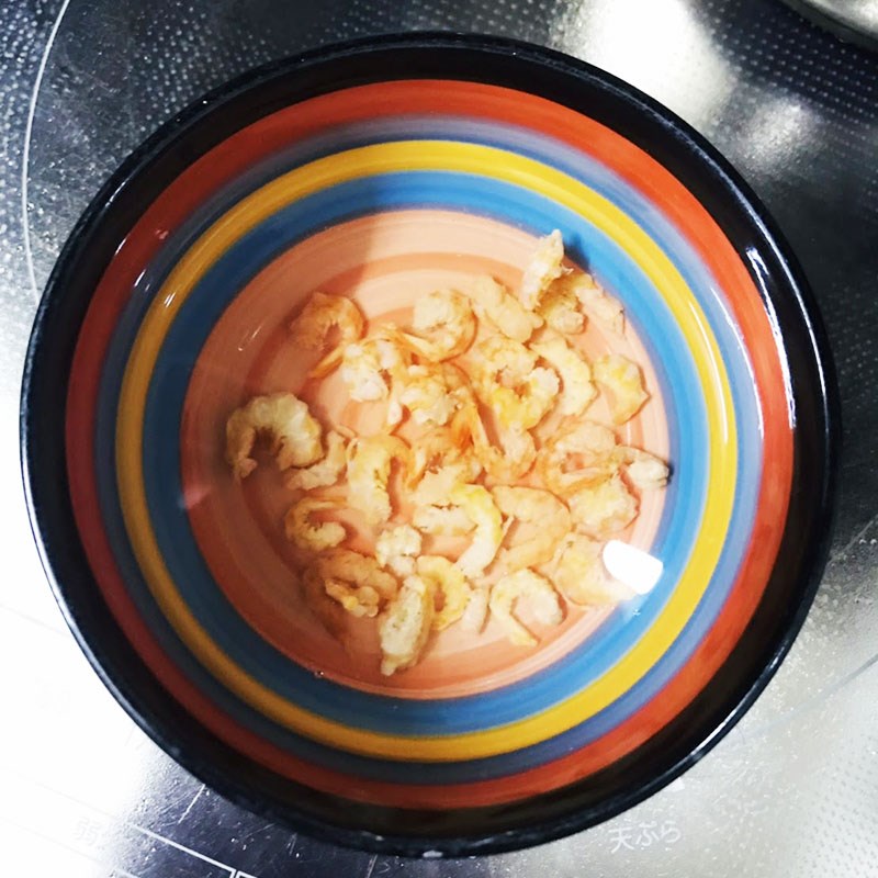 Bước 1 Sơ chế nguyên liệu Canh bầu nấu nấm tôm khô