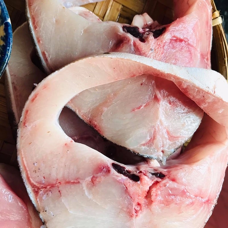 Bước 1 Sơ chế nguyên liệu Cá bớp kho thịt ba chỉ
