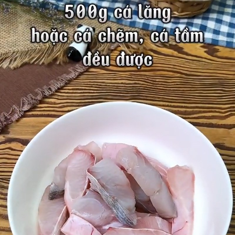 Bước 1 Sơ chế nguyên liệu Chả cá Lã Vọng (Công thức được chia sẻ từ TikTok Cách Nấu Ngon cùng Cách Nấu Ngon)