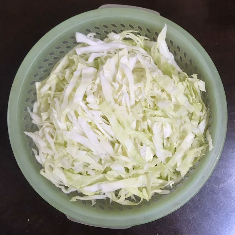 Bước 1 Sơ chế nguyên liệu Bắp cải xào trứng
