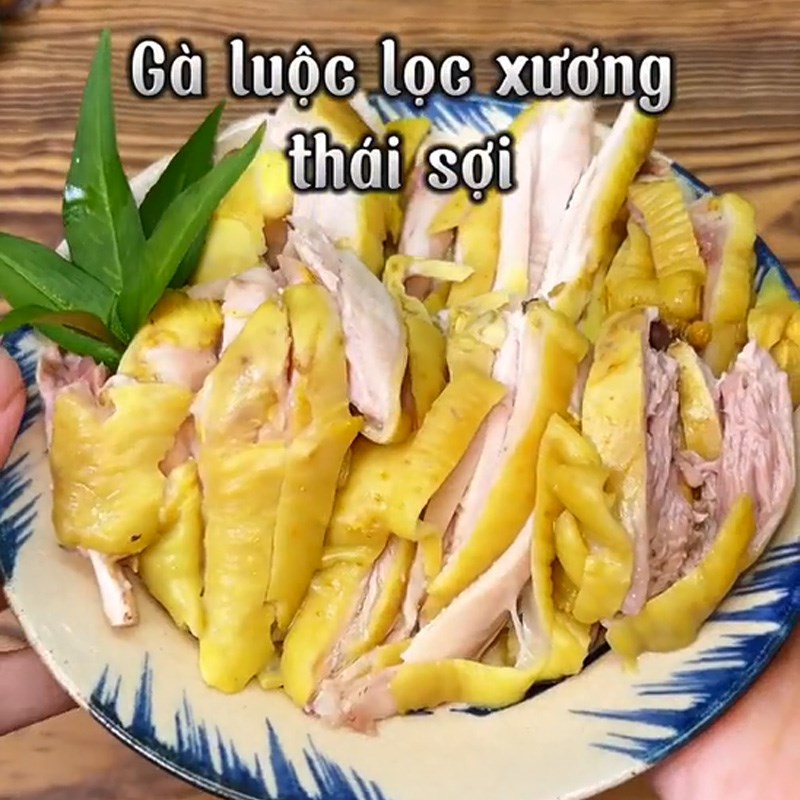 Bước 1 Sơ chế nguyên liệu Phở trộn gà
