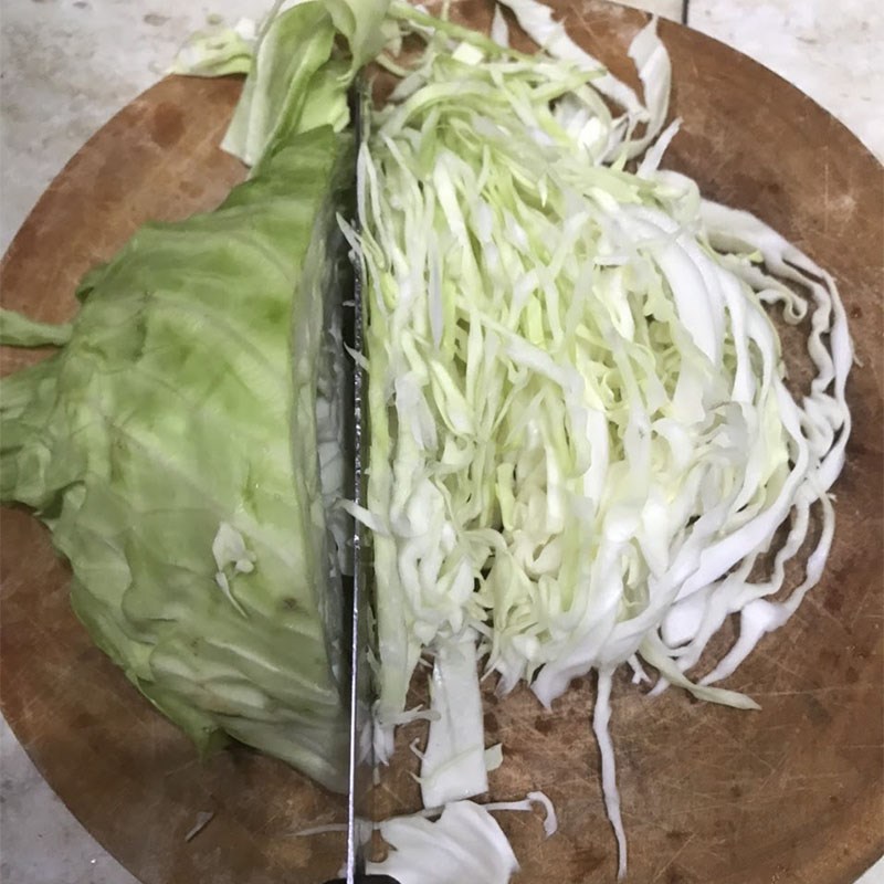 Bước 1 Sơ chế nguyên liệu Bắp cải xào trứng