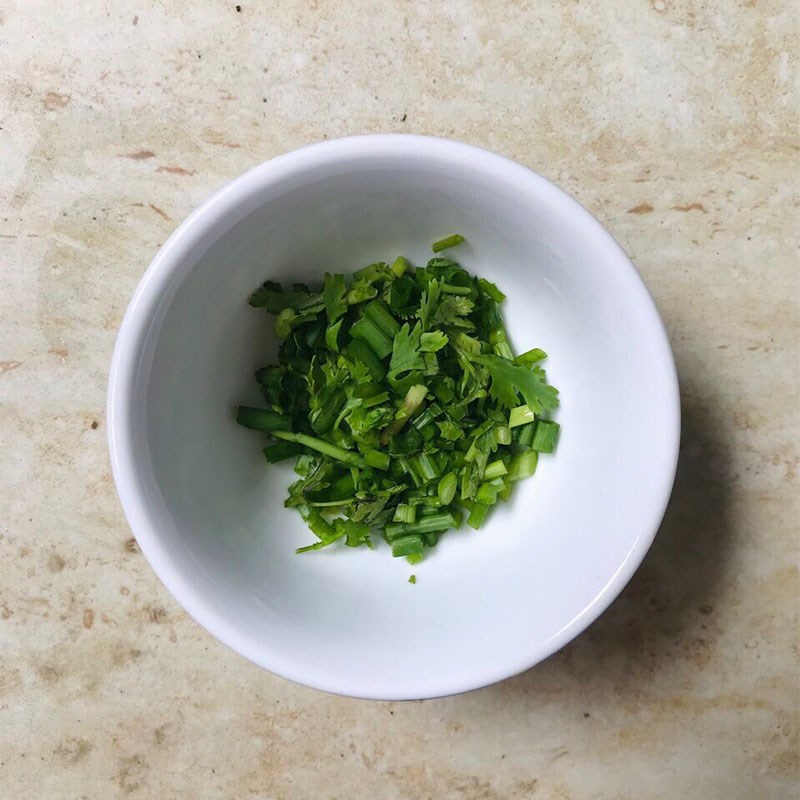 Bước 1 Sơ chế nguyên liệu Bắp cải xào trứng