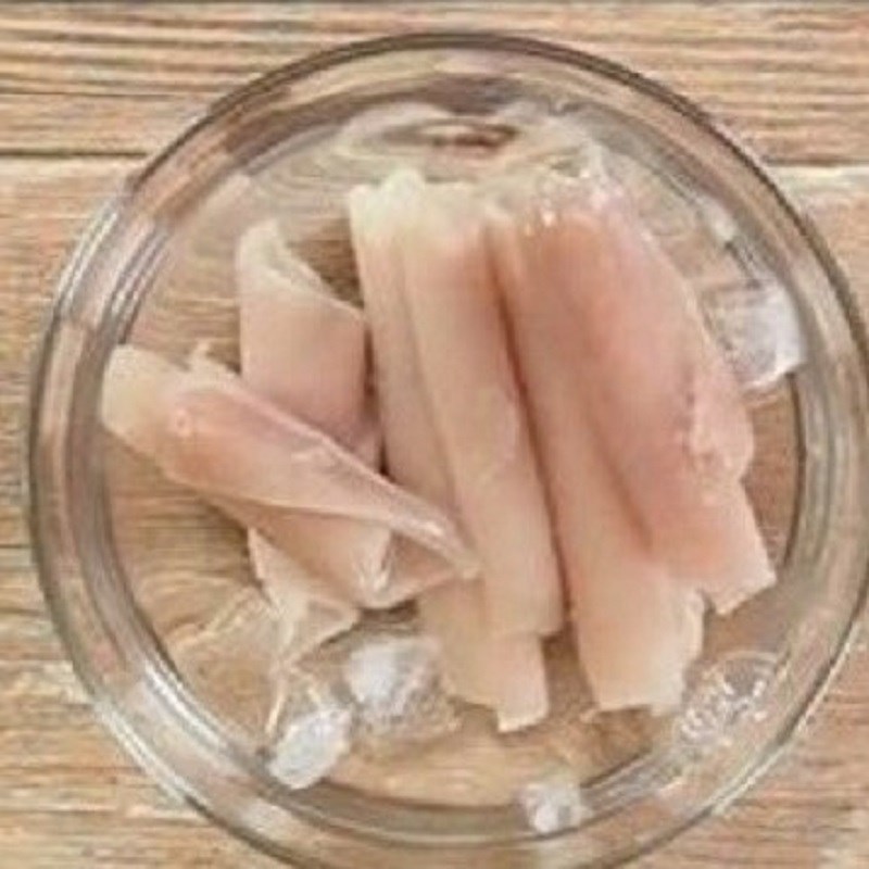 Bước 1 Sơ chế nguyên liệu Gà nấu đông với da heo