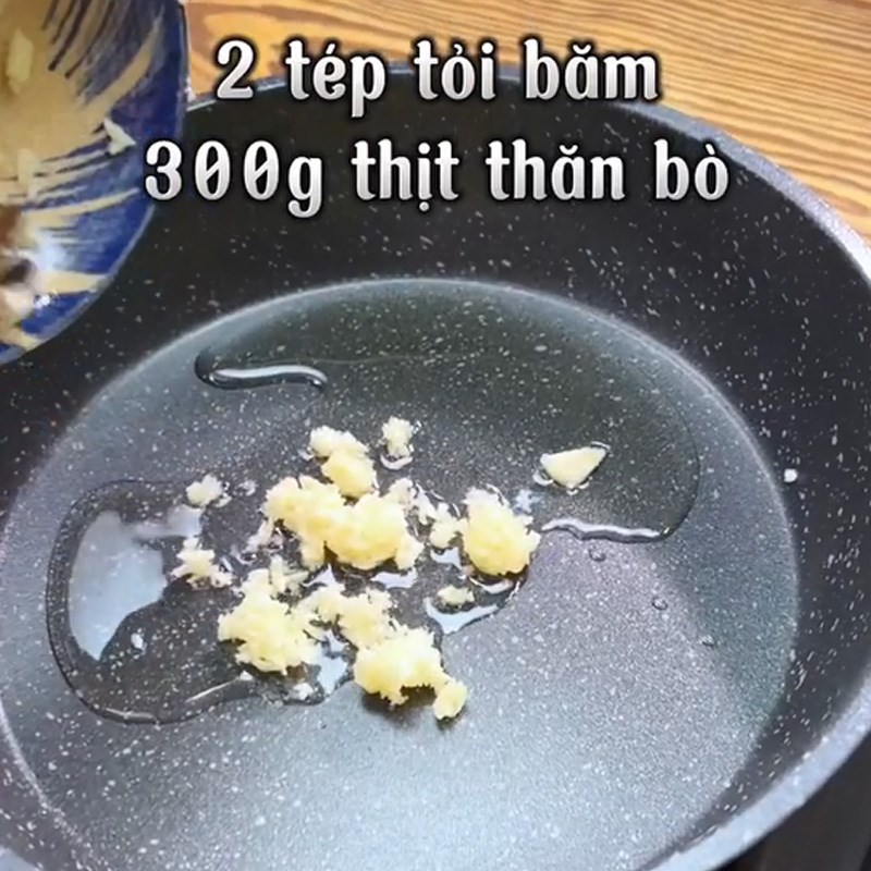 Bước 1 Sơ chế nguyên liệu Gỏi bò bóp thấu (Công thức được chia sẻ từ TikTok Cách Nấu Ngon cùng Cách Nấu Ngon)