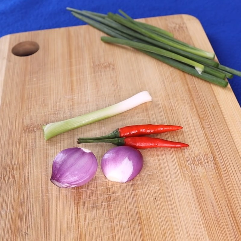 Bước 1 Sơ chế nguyên liệu Cá lòng tong kho tóp mỡ
