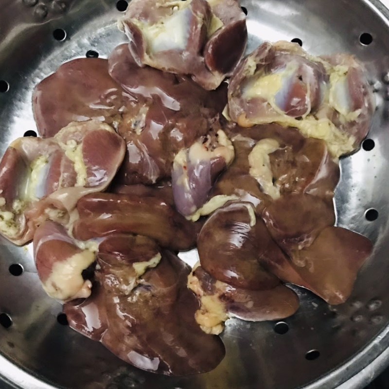 Bước 1 Sơ chế nguyên liệu Su su xào lòng gà