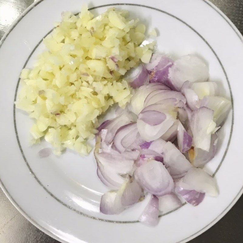 Bước 1 Sơ chế nguyên liệu Su su xào lòng gà