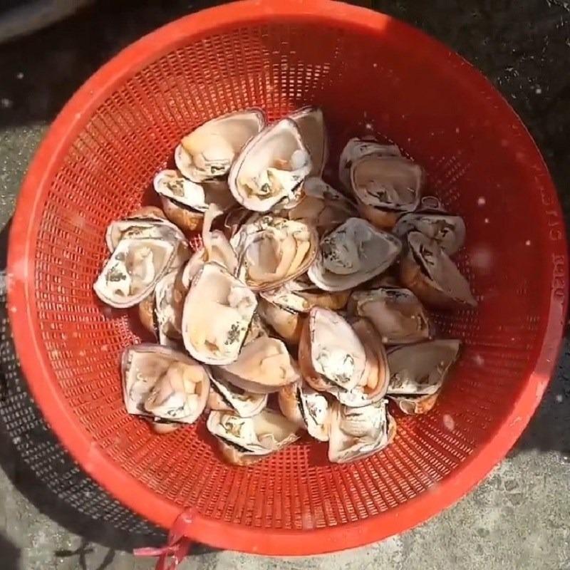 Bước 1 Sơ chế nguyên liệu Sò sữa nướng mỡ hành