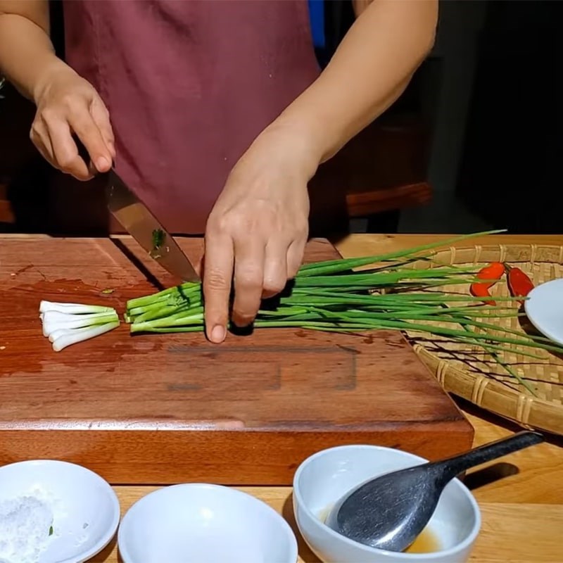 Bước 1 Sơ chế nguyên liệu Cá bạc má nấu ngót