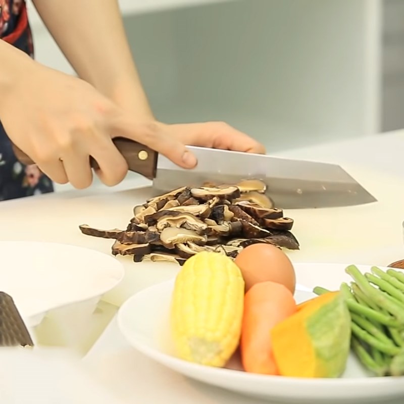 Bước 1 Sơ chế nguyên liệu Súp gà măng tây