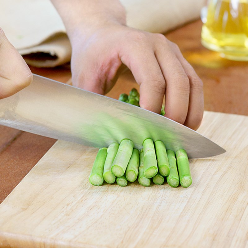 Bước 1 Sơ chế nguyên liệu Súp gà măng tây