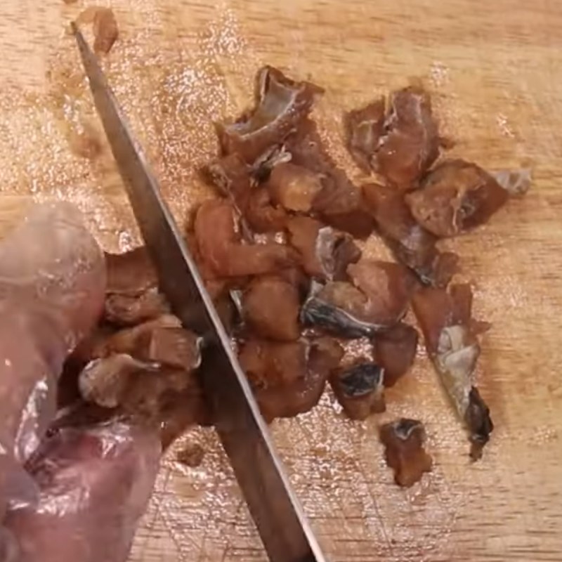 Bước 1 Sơ chế nguyên liệu Mắm chưng trứng muối