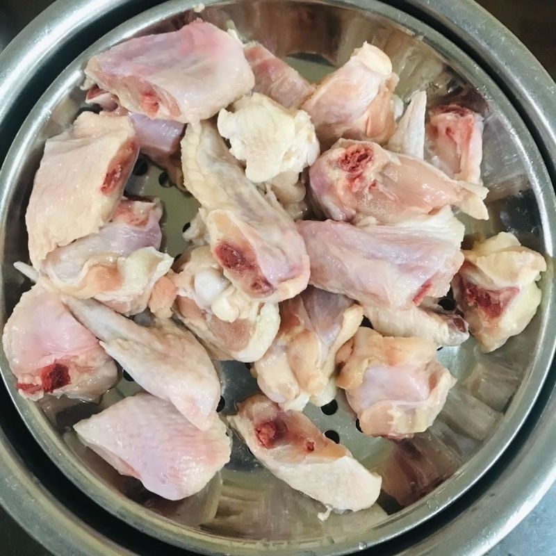Bước 1 Sơ chế nguyên liệu Cánh gà kho gừng