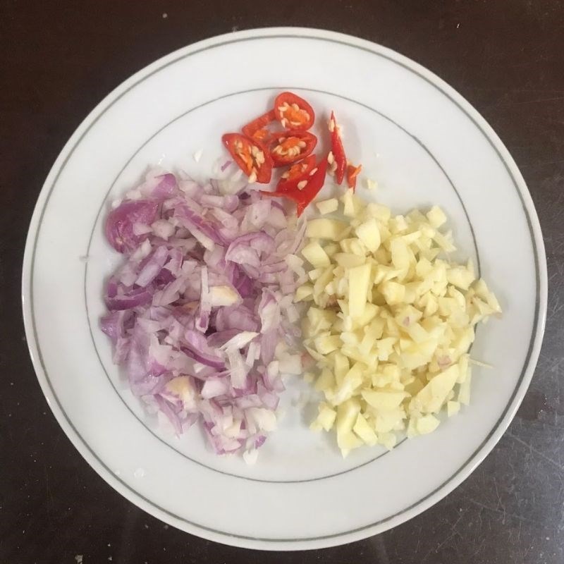 Bước 1 Sơ chế nguyên liệu Cánh gà kho gừng
