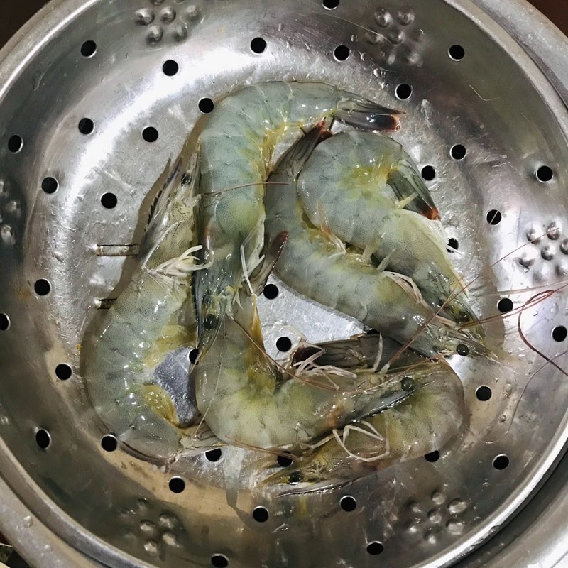 Bước 1 Sơ chế nguyên liệu Tôm chiên khoai tây