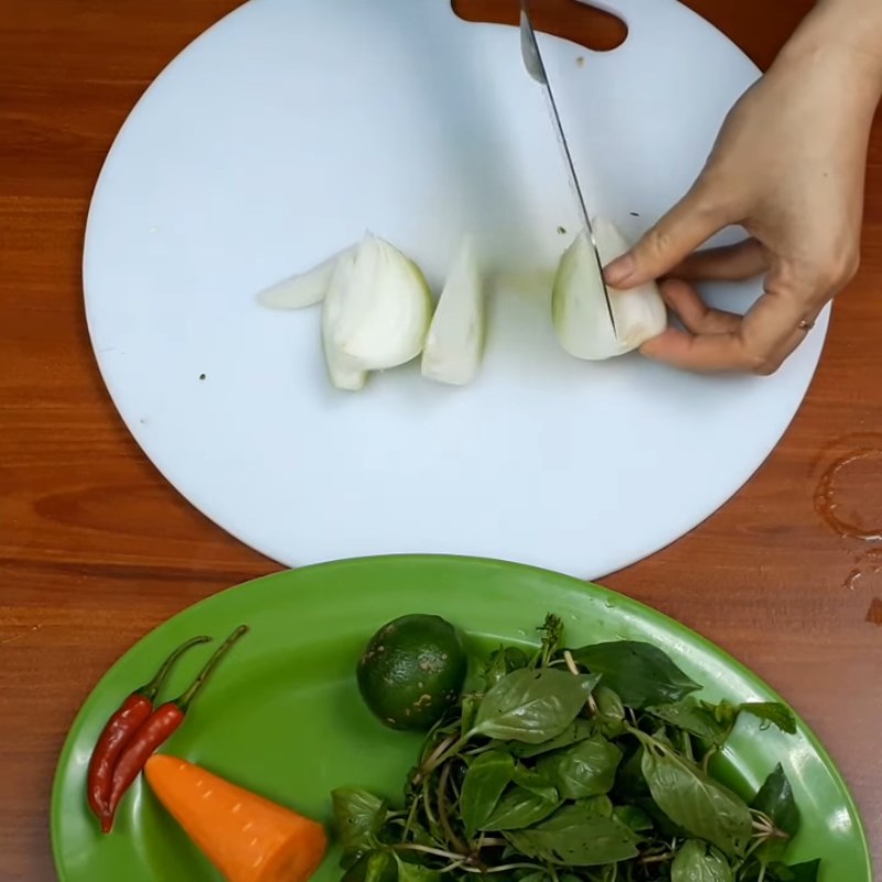Bước 1 Sơ chế nguyên liệu Gỏi khổ qua tôm thịt