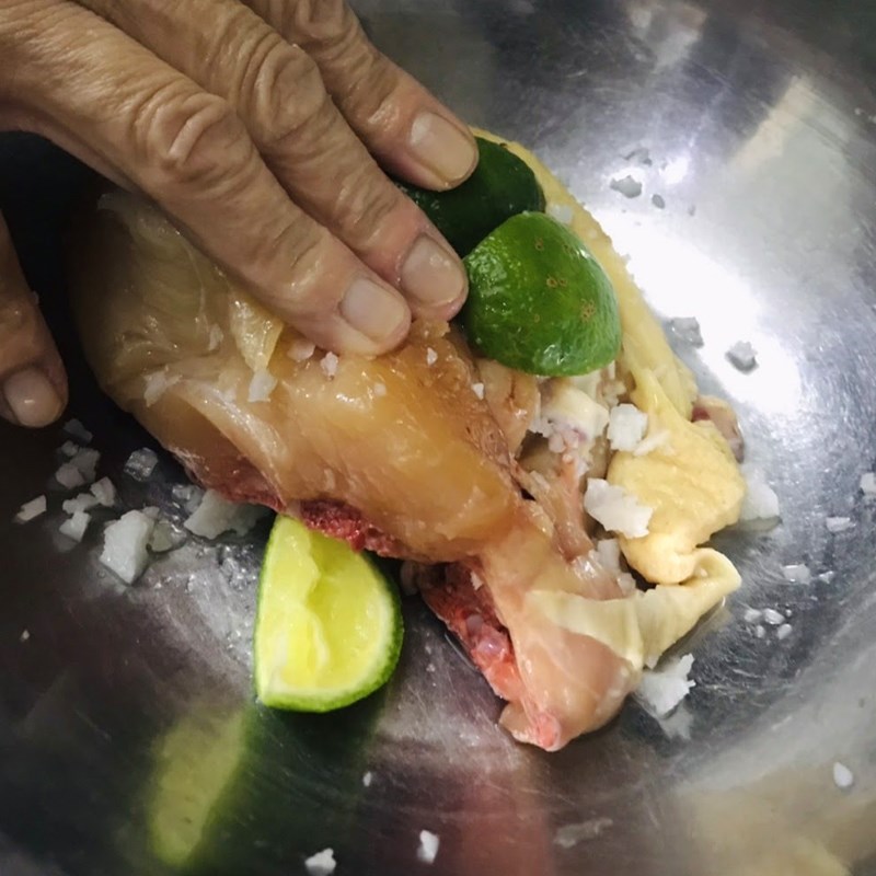 Bước 1 Sơ chế nguyên liệu Ức gà kho gừng