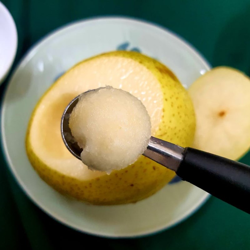 Bước 1 Sơ chế nguyên liệu Lê chưng đường phèn (công thức chia sẻ từ người dùng)