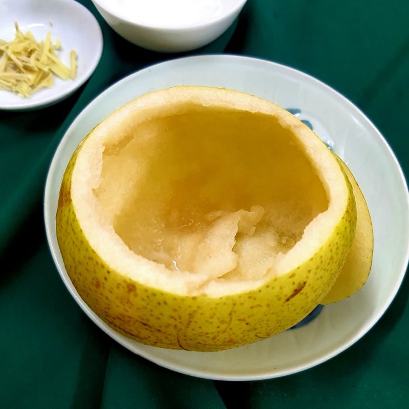 Bước 1 Sơ chế nguyên liệu Lê chưng đường phèn (công thức chia sẻ từ người dùng)
