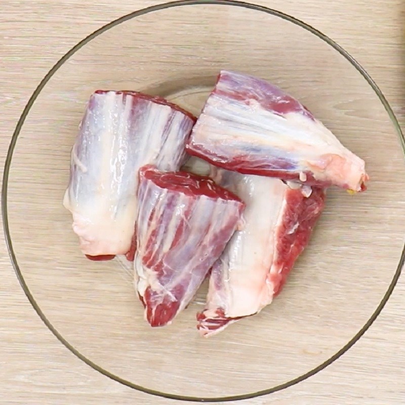 Bước 1 Sơ chế nguyên liệu Bắp bò ngâm nước tương