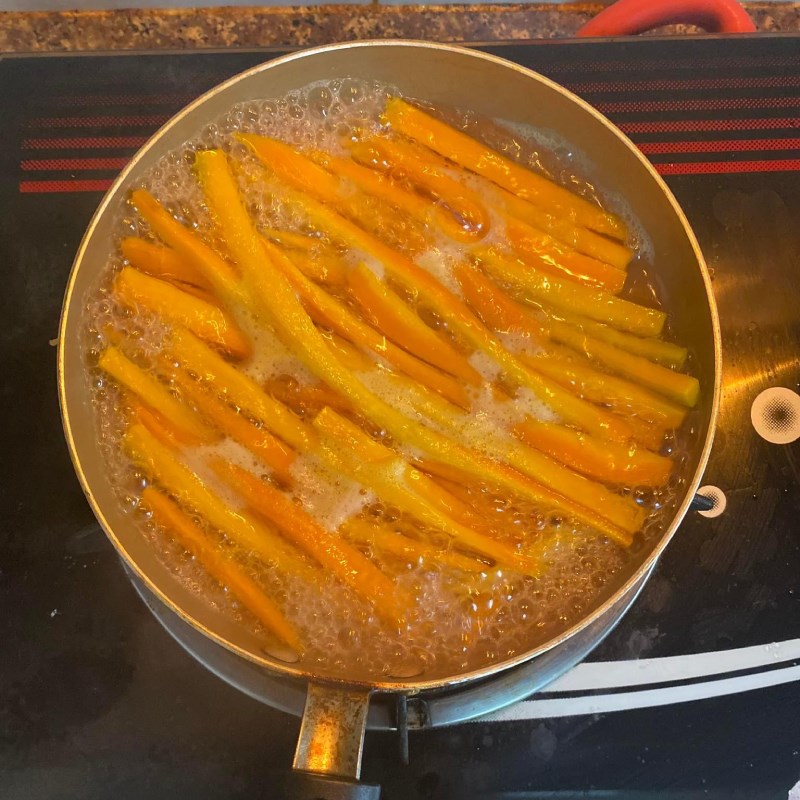 Bước 1 Sơ chế nguyên liệu Giò xào ngũ sắc (chả ngũ sắc)