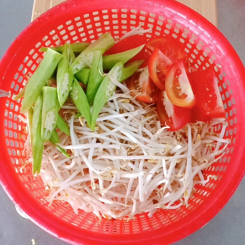 Bước 1 Sơ chế nguyên liệu Canh chua cá lóc (công thức được chia sẻ từ người dùng)