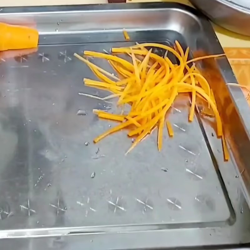 Bước 1 Sơ chế nguyên liệu Nộm gà xé phay