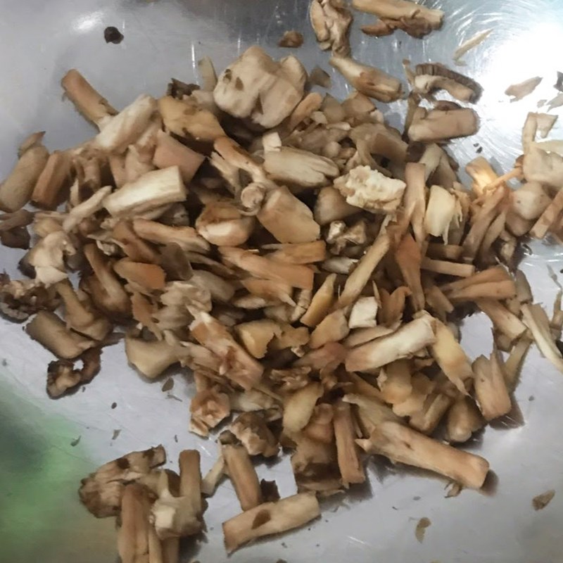 Bước 1 Sơ chế nguyên liệu Nấm mỡ nhồi thịt kho