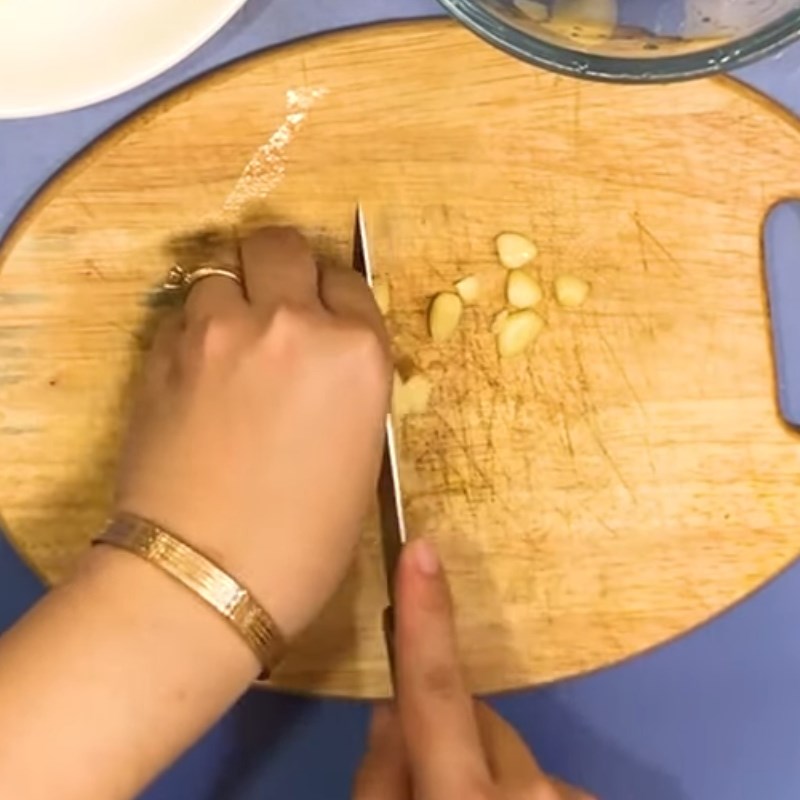 Bước 1 Sơ chế nguyên liệu Bún mắm nêm thịt luộc