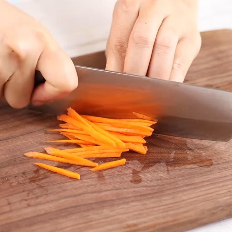 Bước 1 Sơ chế nguyên liệu Bún gạo lứt trộn rau củ thanh cua