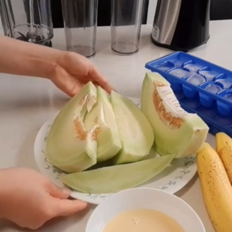 Bước 1 Sơ chế nguyên liệu Sinh tố dưa gang chuối