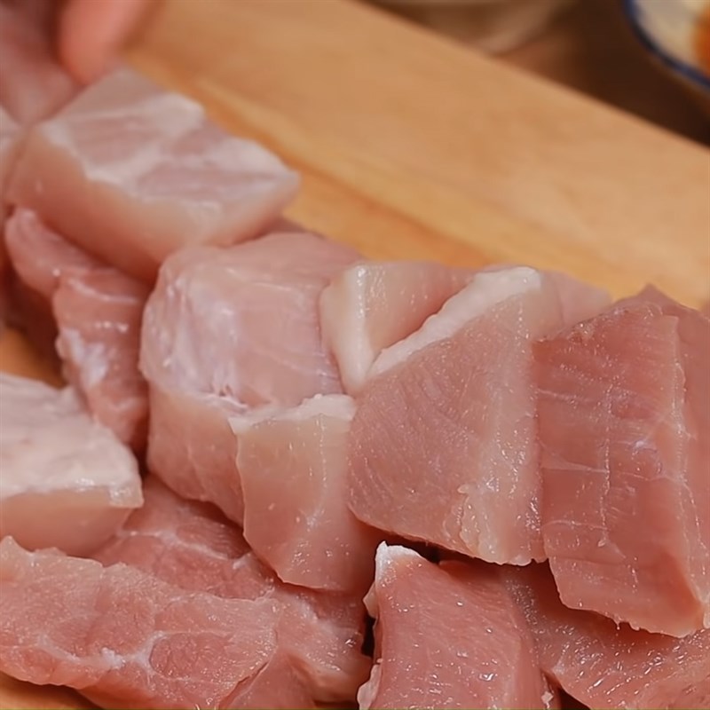 Bước 1 Sơ chế nguyên liệu Thịt nguội bánh mì đỏ