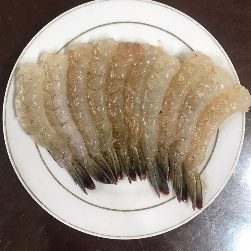 Bước 1 Sơ chế nguyên liệu Tôm sốt cà chua phô mai
