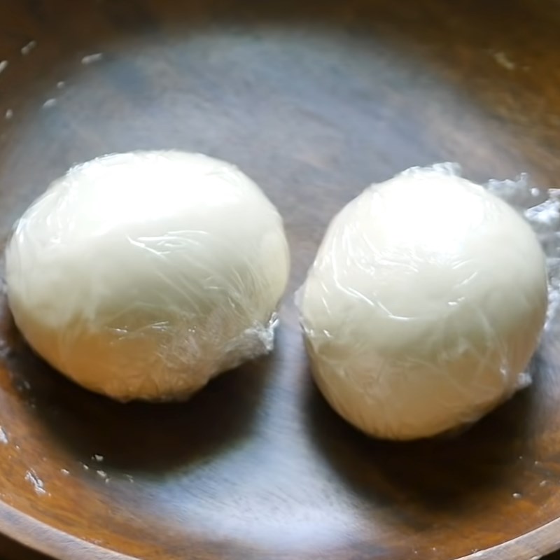 Bước 1 Trộn và nhào bột Bánh cuốn nhân tôm