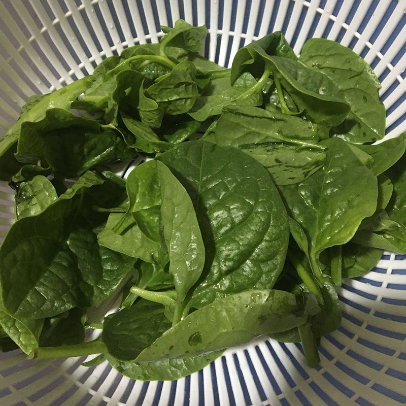 Bước 1 Sơ chế nguyên liệu Canh mồng tơi thịt bò