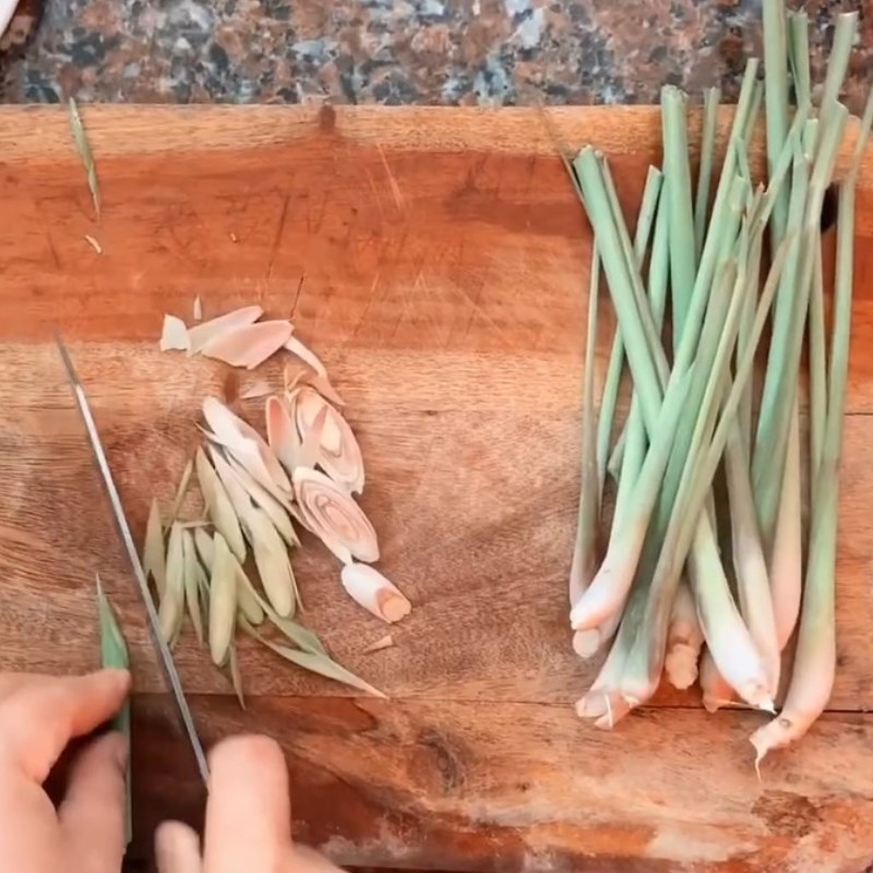 Bước 1 Sơ chế nguyên liệu Lẩu tôm chua cay