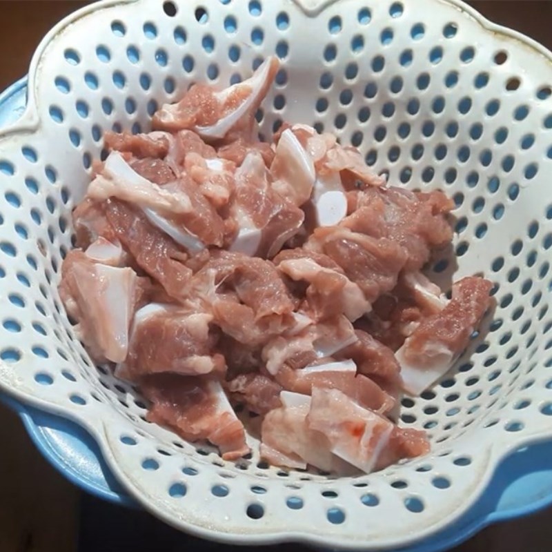 Bước 1 Sơ chế nguyên liệu Lẩu tôm chua cay