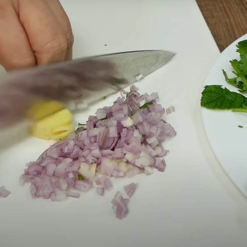 Bước 1 Sơ chế nguyên liệu Phở gà trộn sa tế