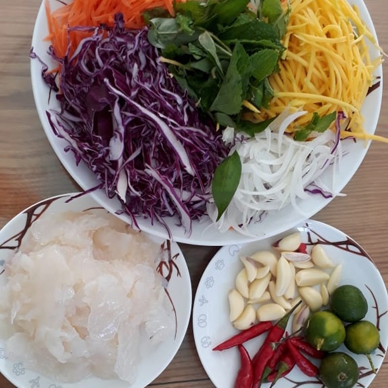Bước 1 Sơ chế nguyên liệu Nộm sứa xoài xanh