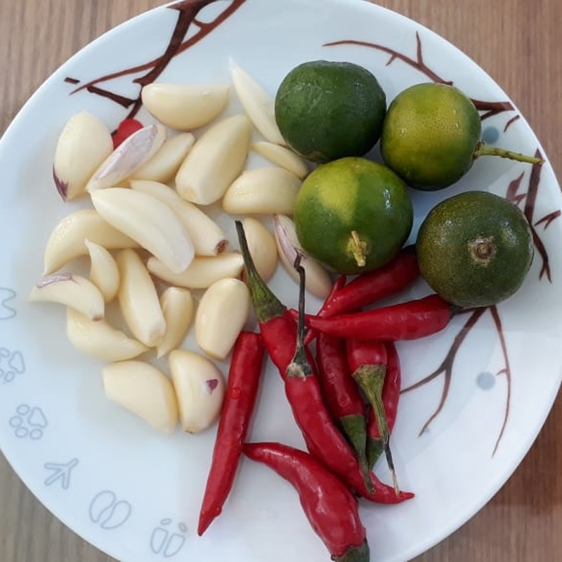 Bước 1 Sơ chế nguyên liệu Nộm sứa xoài xanh