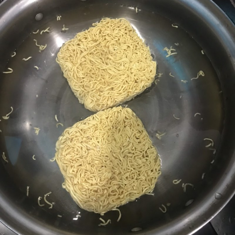 Bước 1 Sơ chế nguyên liệu Mì xào rau cải
