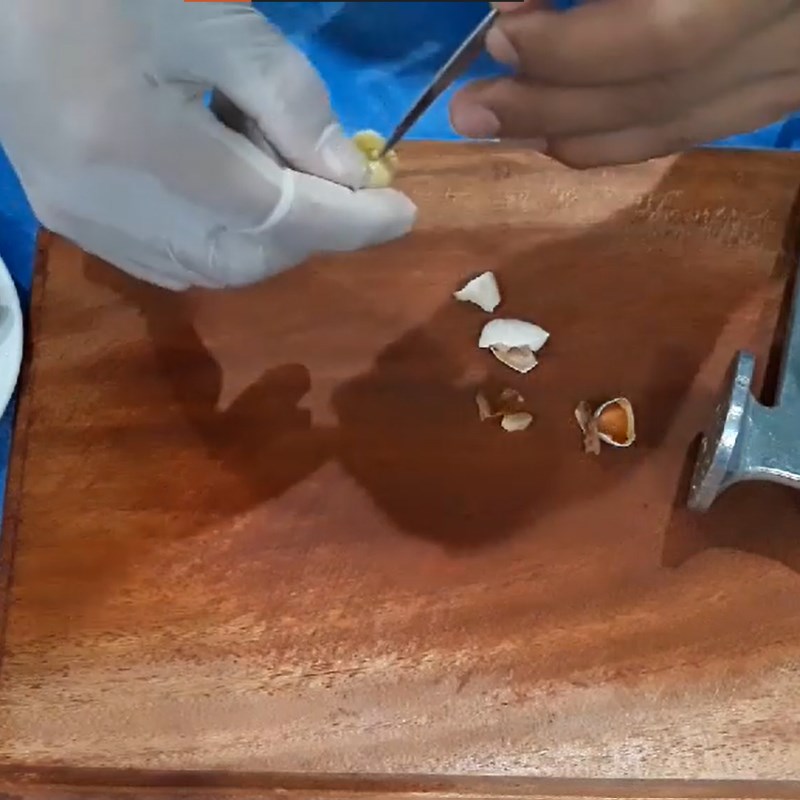 Bước 1 Sơ chế nguyên liệu Chè bạch quả hạt sen nhãn nhục