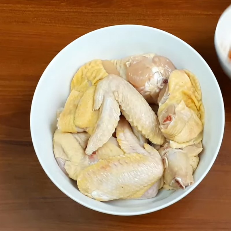 Bước 1 Sơ chế nguyên liệu Gà chiên ngũ vị hương mật ong