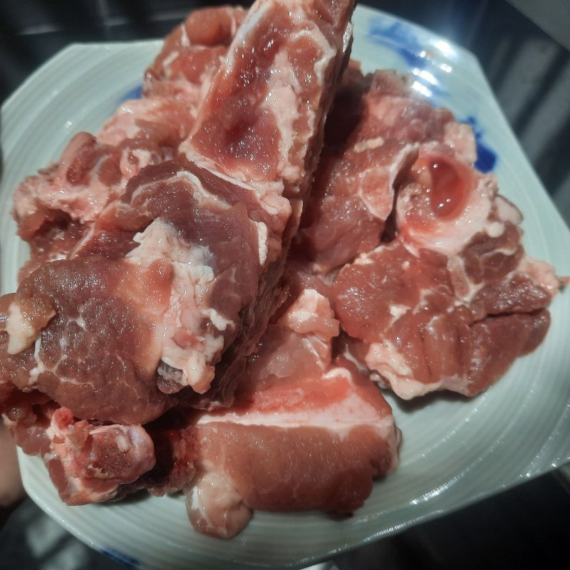 Bước 1 Sơ chế nguyên liệu Canh măng khô nấu xương