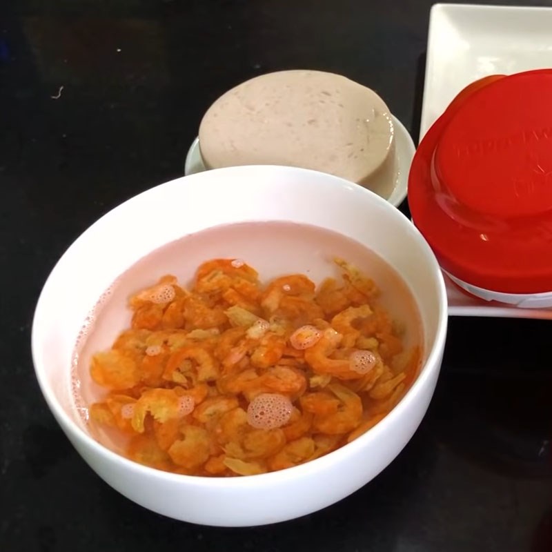 Bước 1 Sơ chế nguyên liệu Bún riêu tôm khô