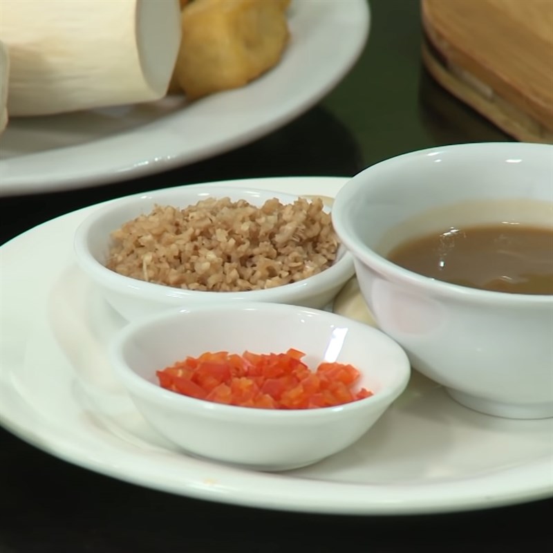 Bước 1 Sơ chế nguyên liệu Nấm đùi gà kho me