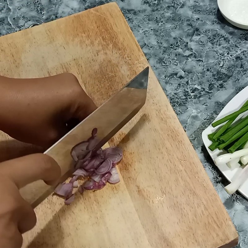 Bước 1 Sơ chế nguyên liệu Khô cá lóc kho tiêu