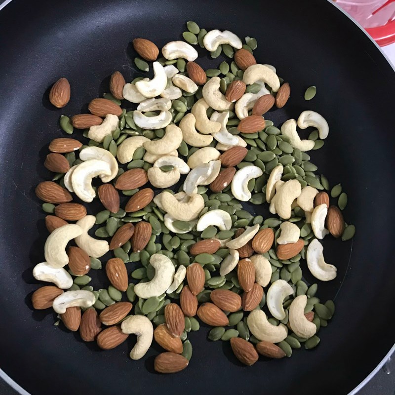 Bước 1 Sơ chế nguyên liệu Kẹo nougat trà xanh - socola