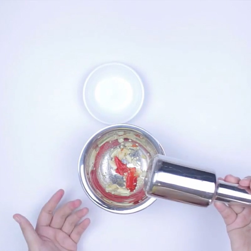 Bước 1 Sơ chế nguyên liệu Cá trứng chiên giòn sốt cà chua